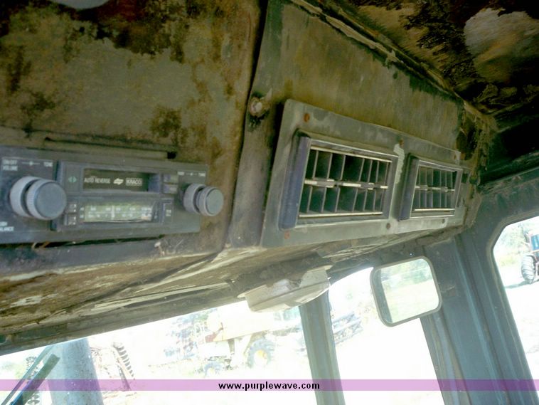 image for item 7532 International 4586 4WD tractor