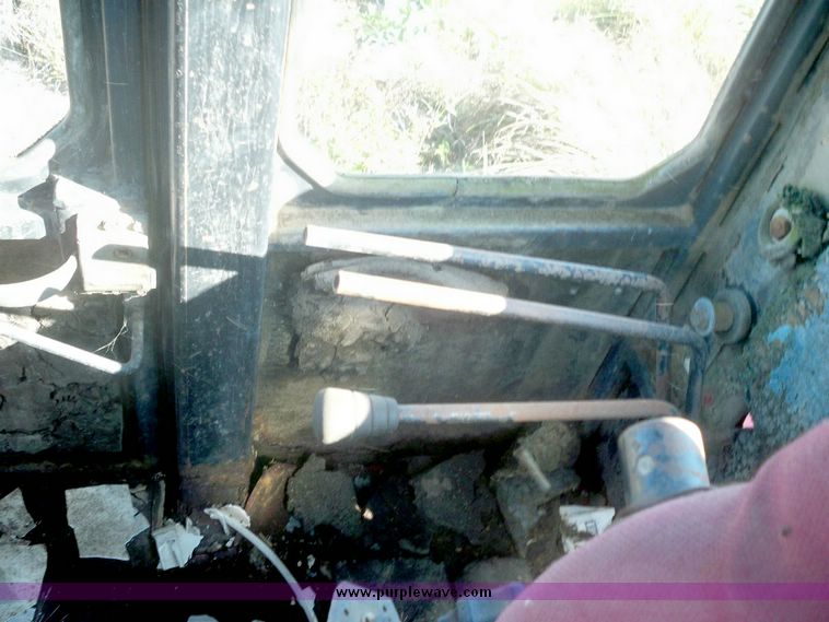 image for item 7532 International 4586 4WD tractor