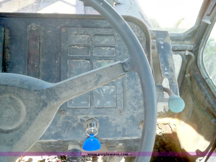 image for item 7532 International 4586 4WD tractor