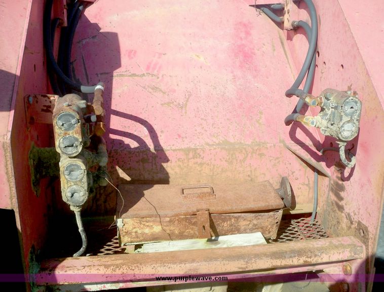 image for item 7532 International 4586 4WD tractor