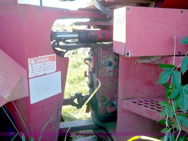 image for item 7532 International 4586 4WD tractor