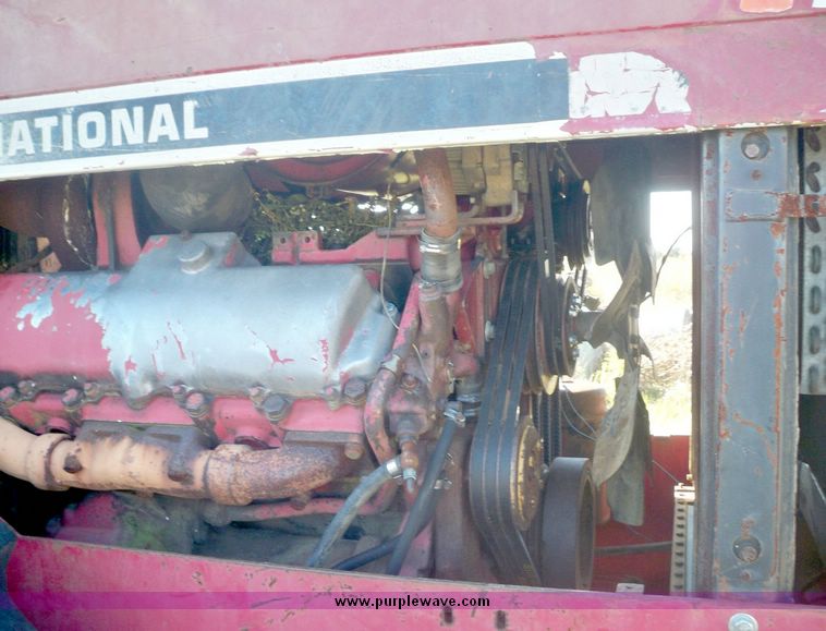 image for item 7532 International 4586 4WD tractor