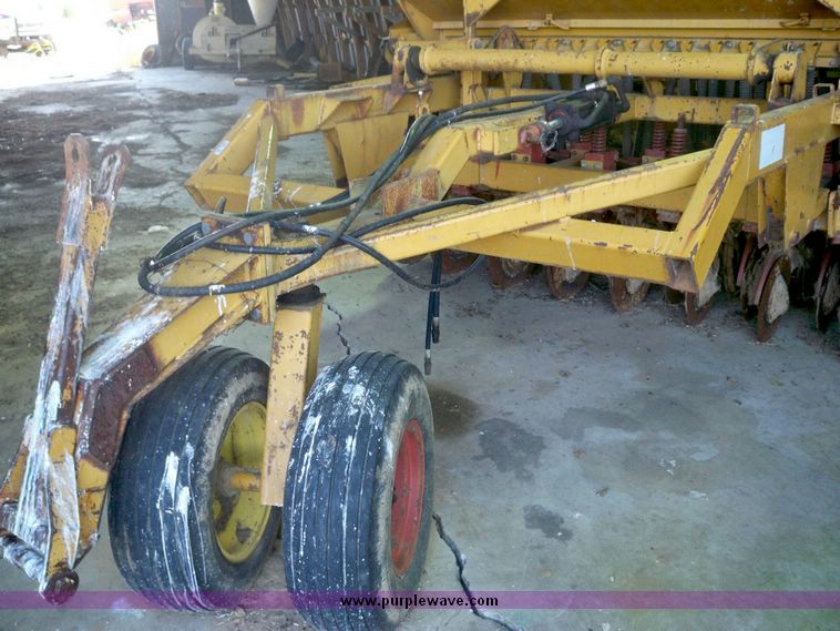 image for item 7534 HayBuster 1000 double disc no till drill