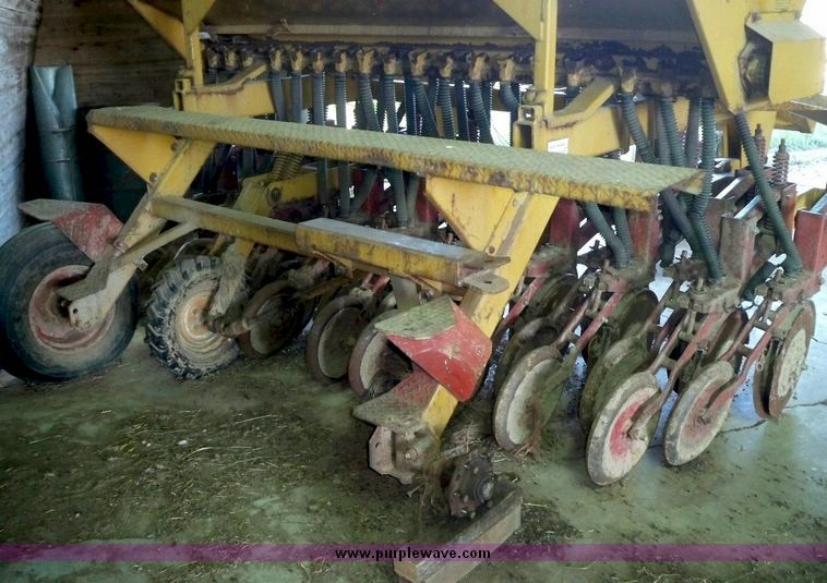 image for item 7534 HayBuster 1000 double disc no till drill