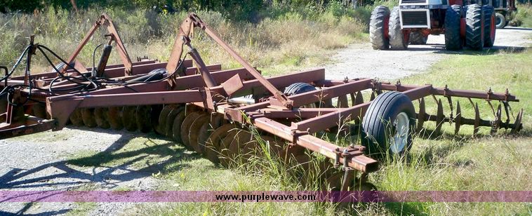 image for item 7537 International Harvester 490 double off set disc
