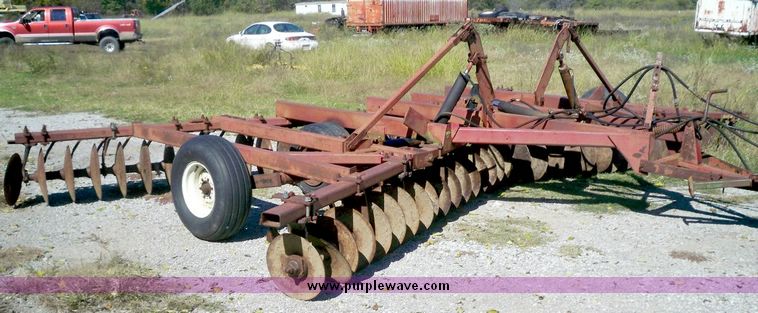 image for item 7537 International Harvester 490 double off set disc