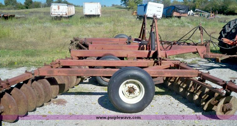image for item 7537 International Harvester 490 double off set disc