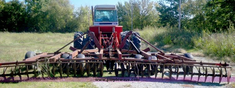 image for item 7537 International Harvester 490 double off set disc