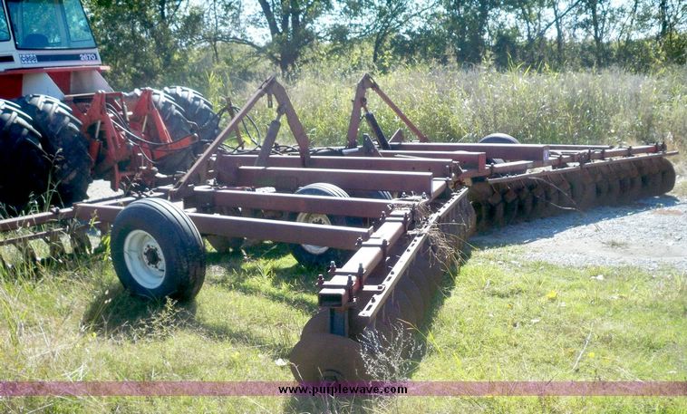 image for item 7537 International Harvester 490 double off set disc