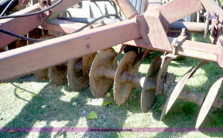 image for item 7537 International Harvester 490 double off set disc