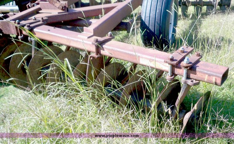 image for item 7537 International Harvester 490 double off set disc