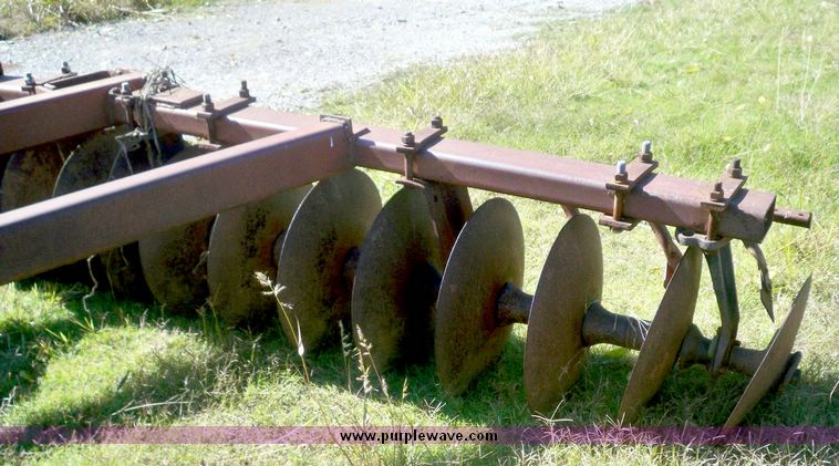 image for item 7537 International Harvester 490 double off set disc