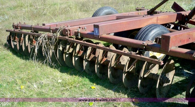 image for item 7537 International Harvester 490 double off set disc