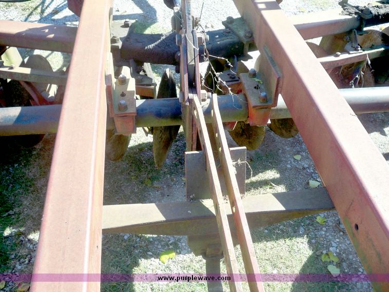 image for item 7537 International Harvester 490 double off set disc