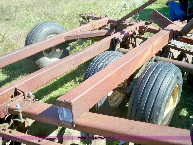 image for item 7537 International Harvester 490 double off set disc