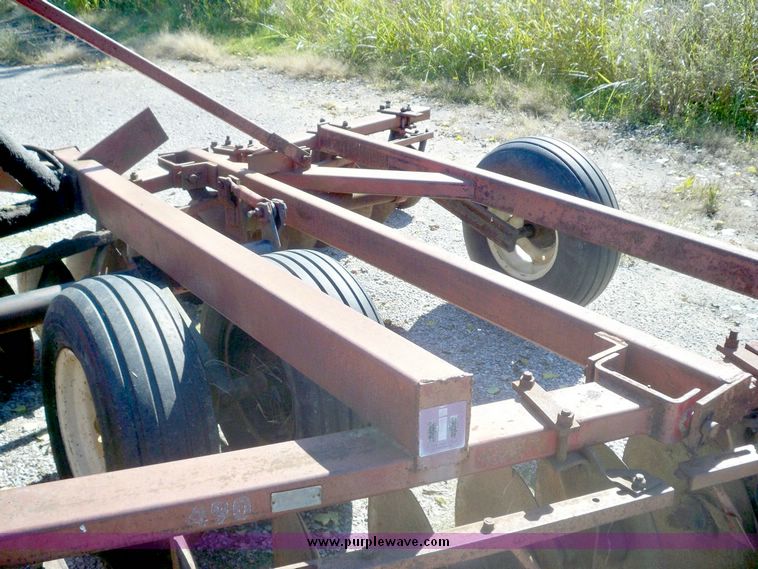 image for item 7537 International Harvester 490 double off set disc