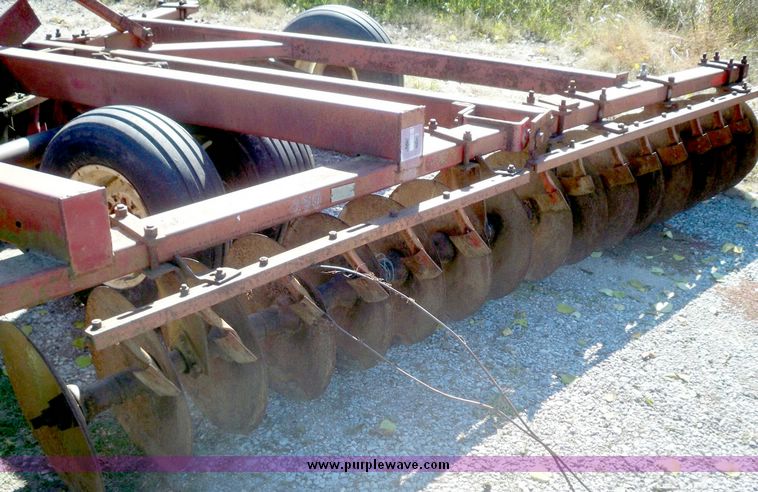 image for item 7537 International Harvester 490 double off set disc