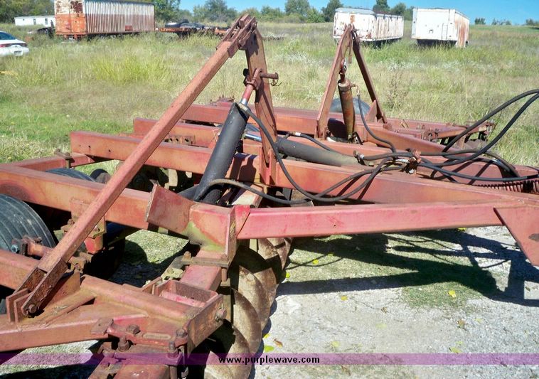 image for item 7537 International Harvester 490 double off set disc