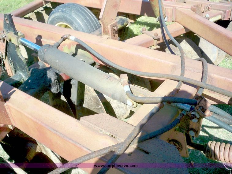 image for item 7537 International Harvester 490 double off set disc