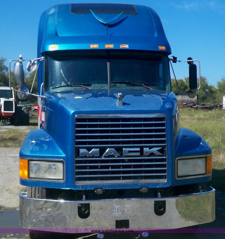 image for item 7539 1996 Mack E7-427 MAC semi with sleeper