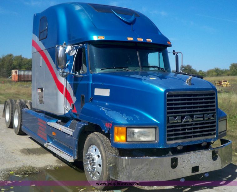 image for item 7539 1996 Mack E7-427 MAC semi with sleeper