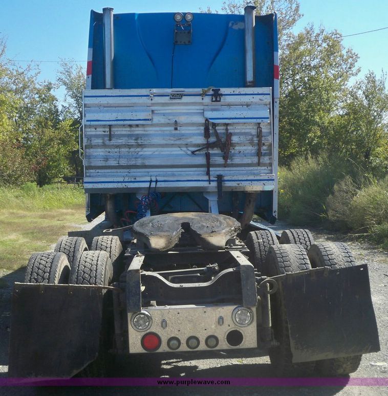 image for item 7539 1996 Mack E7-427 MAC semi with sleeper