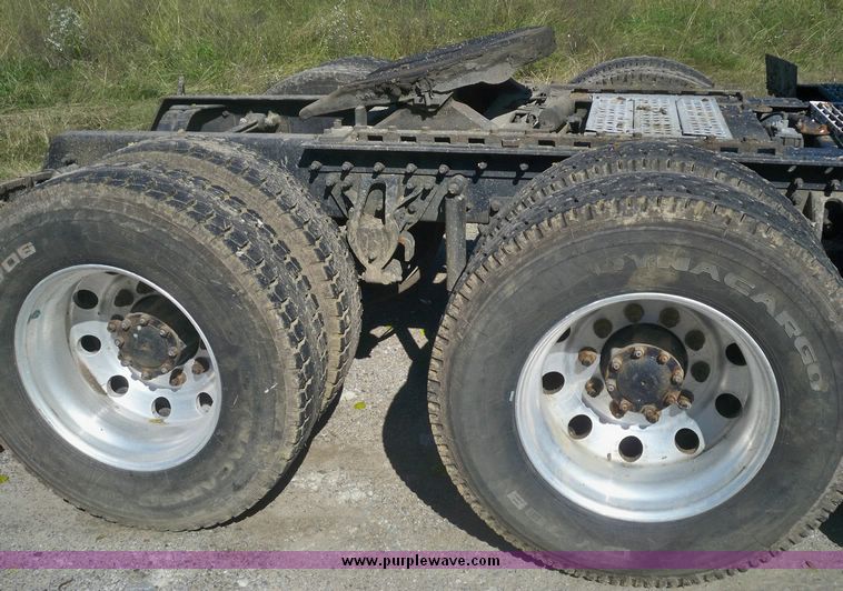 image for item 7539 1996 Mack E7-427 MAC semi with sleeper