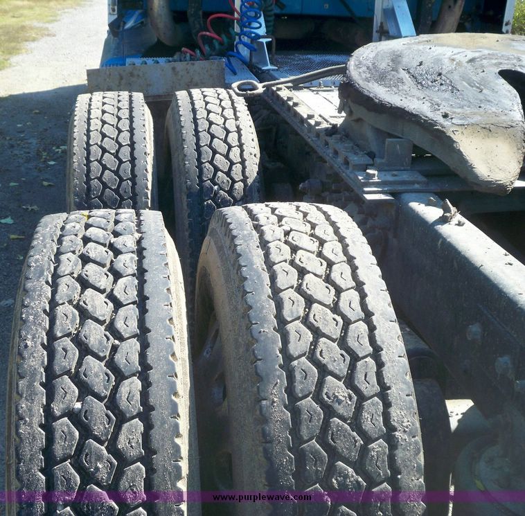 image for item 7539 1996 Mack E7-427 MAC semi with sleeper