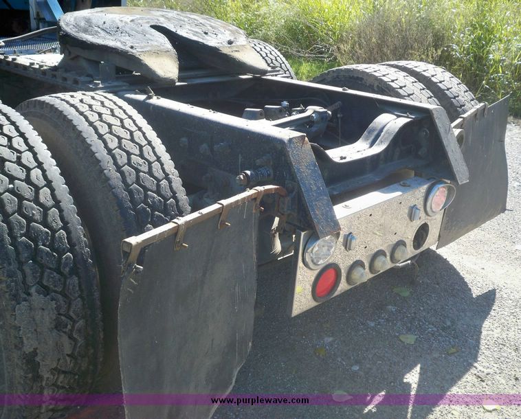 image for item 7539 1996 Mack E7-427 MAC semi with sleeper