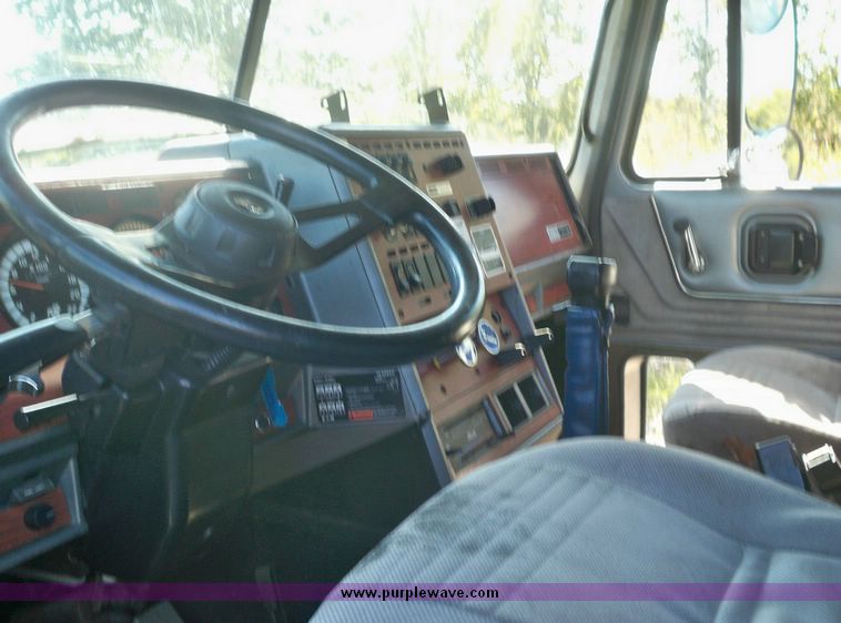 image for item 7539 1996 Mack E7-427 MAC semi with sleeper