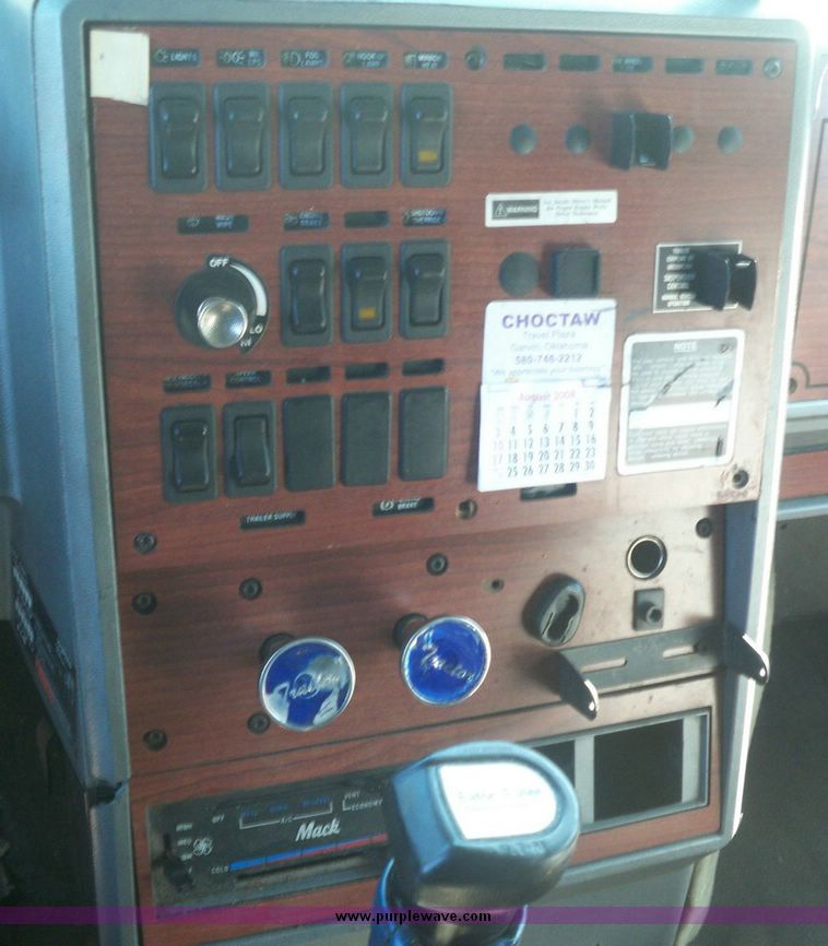 image for item 7539 1996 Mack E7-427 MAC semi with sleeper