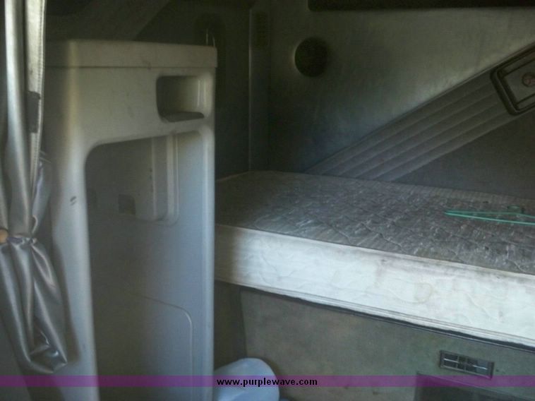 image for item 7539 1996 Mack E7-427 MAC semi with sleeper