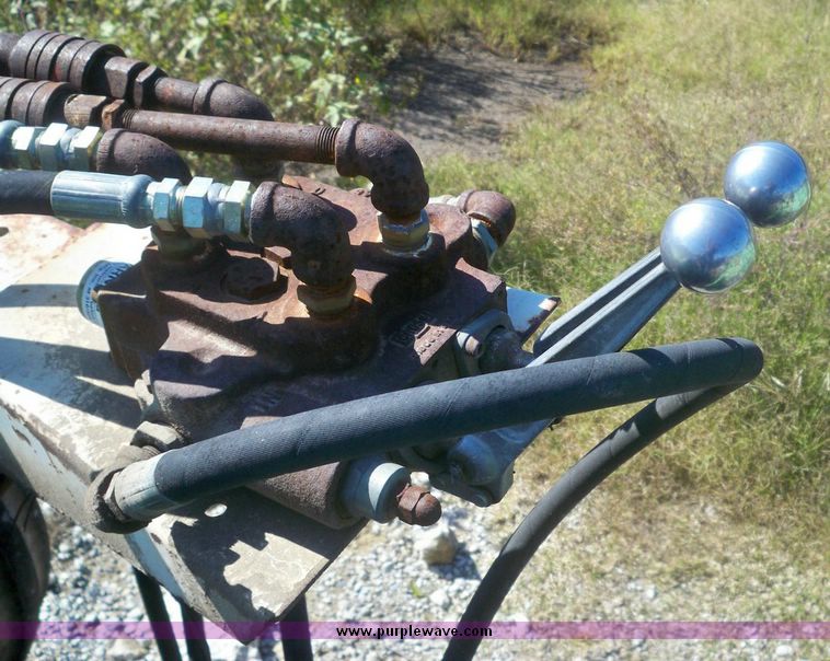 image for item 7540 Deutz D6206 tractor with Farm Hand 22-25110 loader