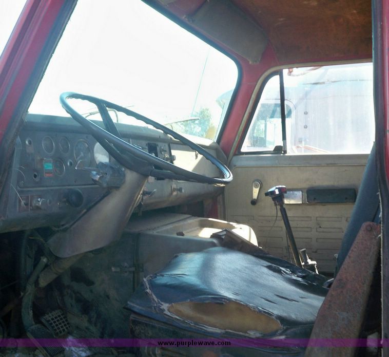 image for item 7544 1970 International F2050 dump truck