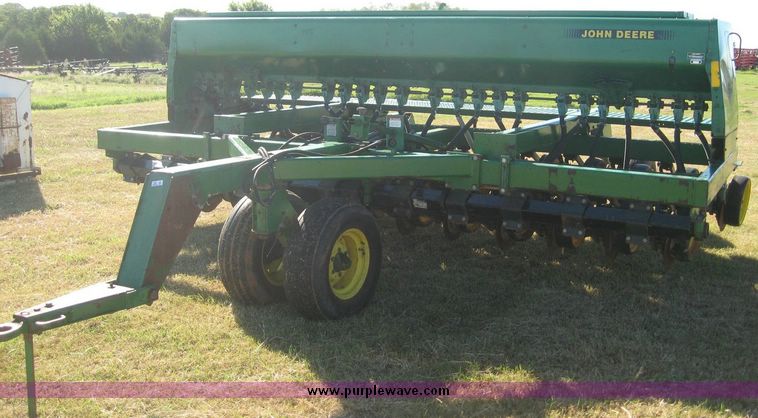 image for item 7990 John Deere 750 disc drill