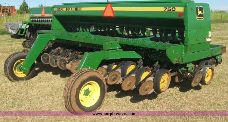 image for item 7990 John Deere 750 disc drill