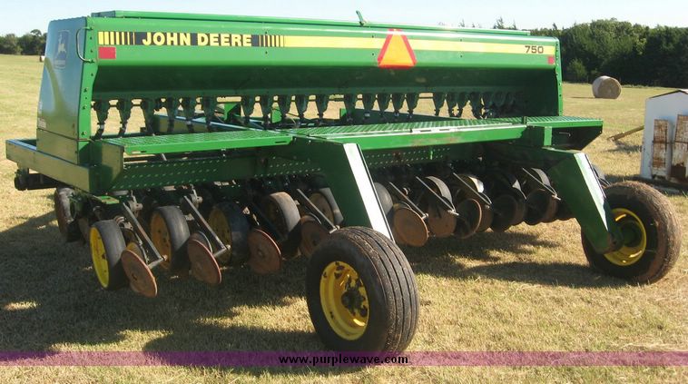 image for item 7990 John Deere 750 disc drill
