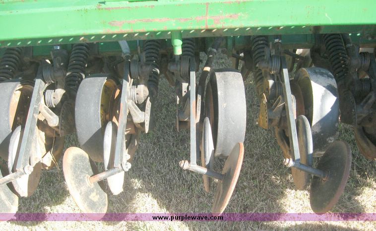 image for item 7990 John Deere 750 disc drill