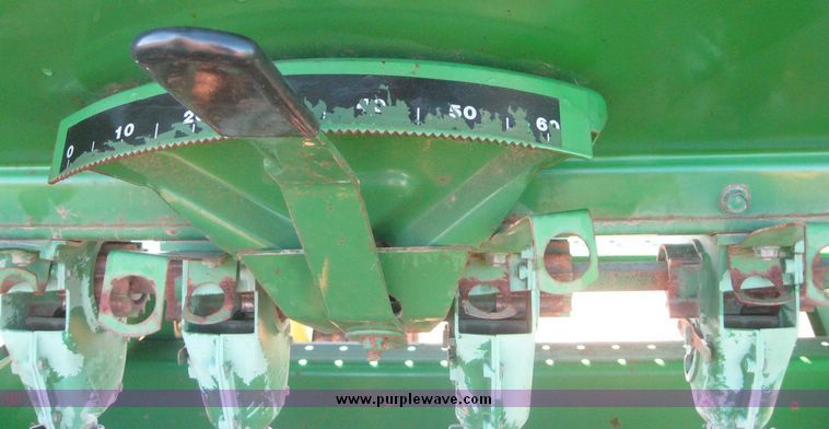 image for item 7990 John Deere 750 disc drill