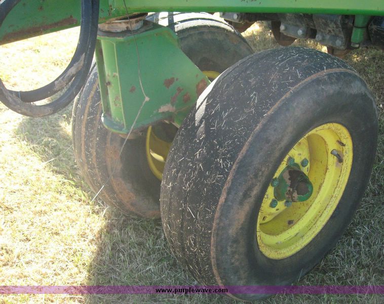 image for item 7990 John Deere 750 disc drill