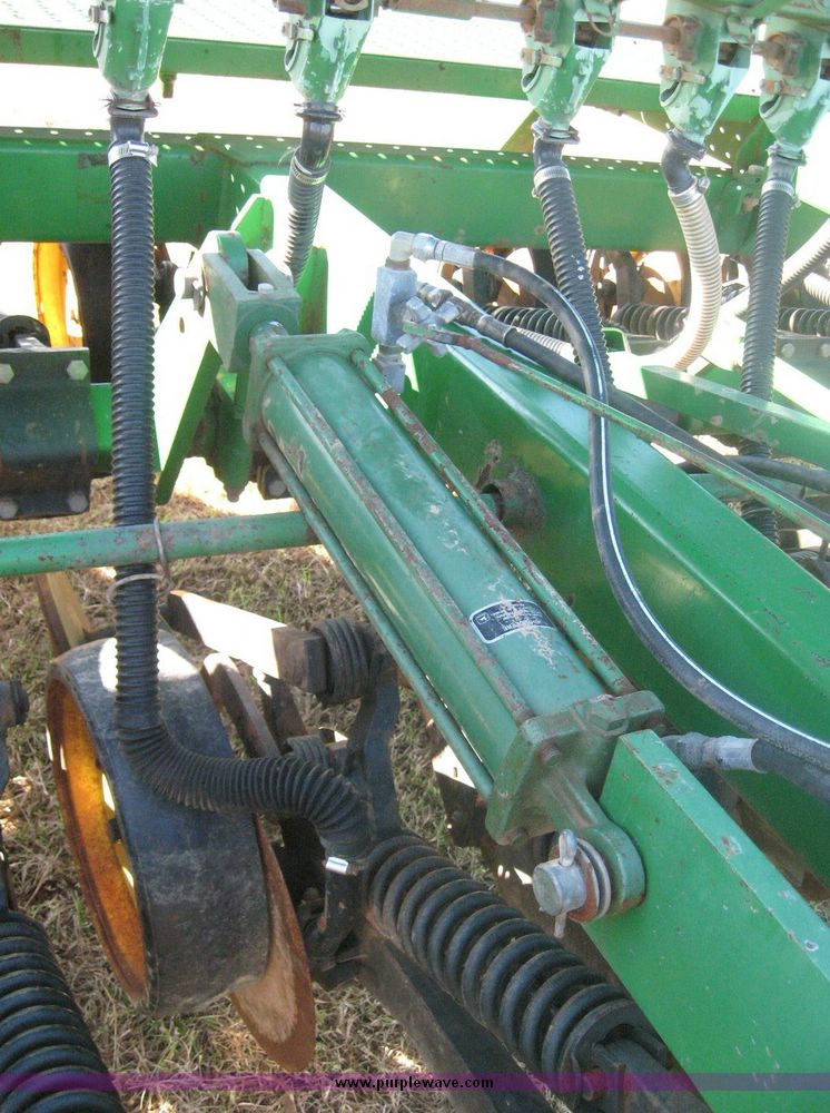 image for item 7990 John Deere 750 disc drill
