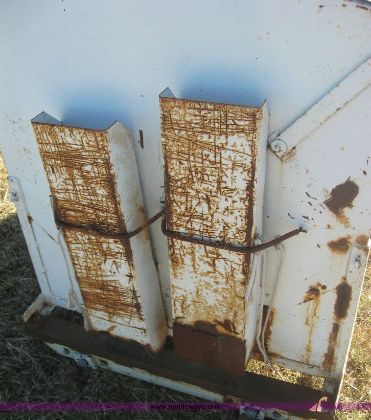 image for item 7991 Bar-Six pickup bed mount cake feeder