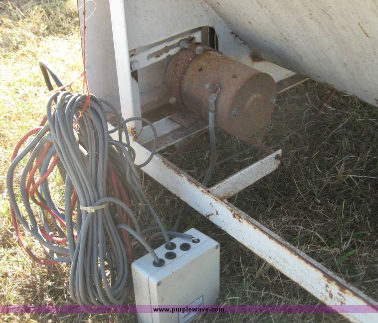 image for item 7991 Bar-Six pickup bed mount cake feeder