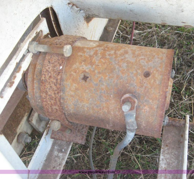 image for item 7991 Bar-Six pickup bed mount cake feeder