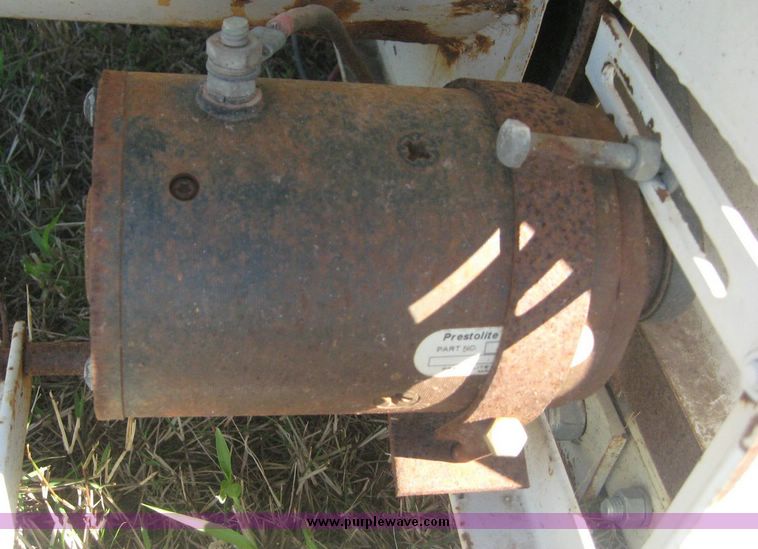 image for item 7991 Bar-Six pickup bed mount cake feeder