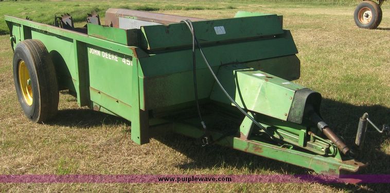image for item 7993 John Deere 450 manure spreader