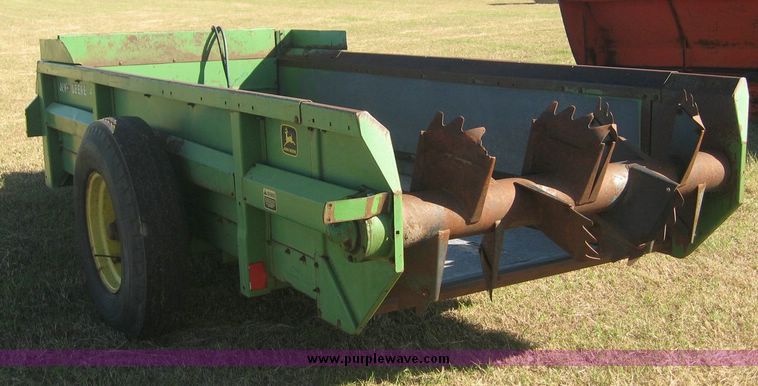 image for item 7993 John Deere 450 manure spreader