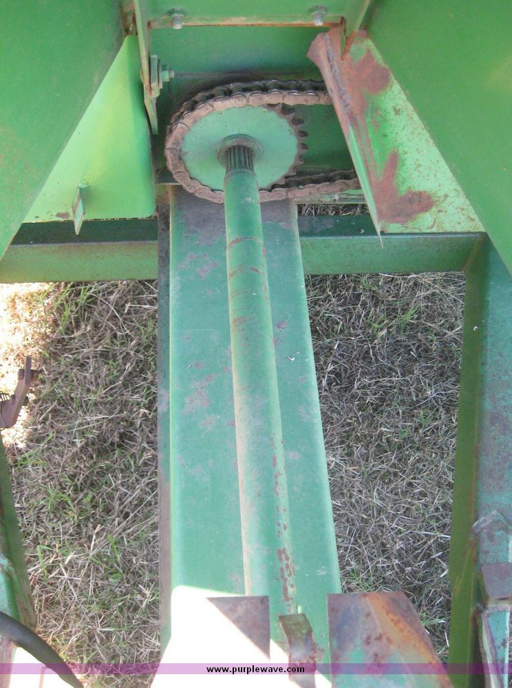 image for item 7993 John Deere 450 manure spreader