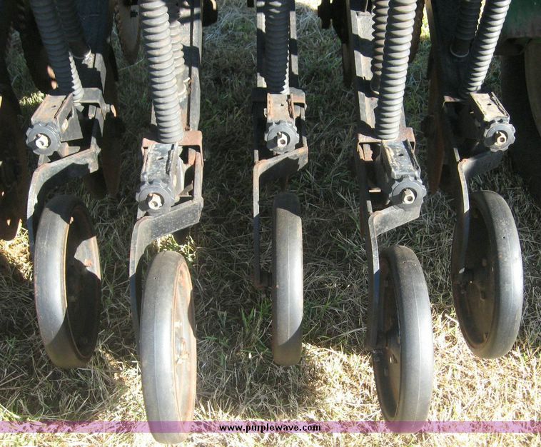 image for item 7998 Great Plains Solid Stand 10 No Till double disc drill