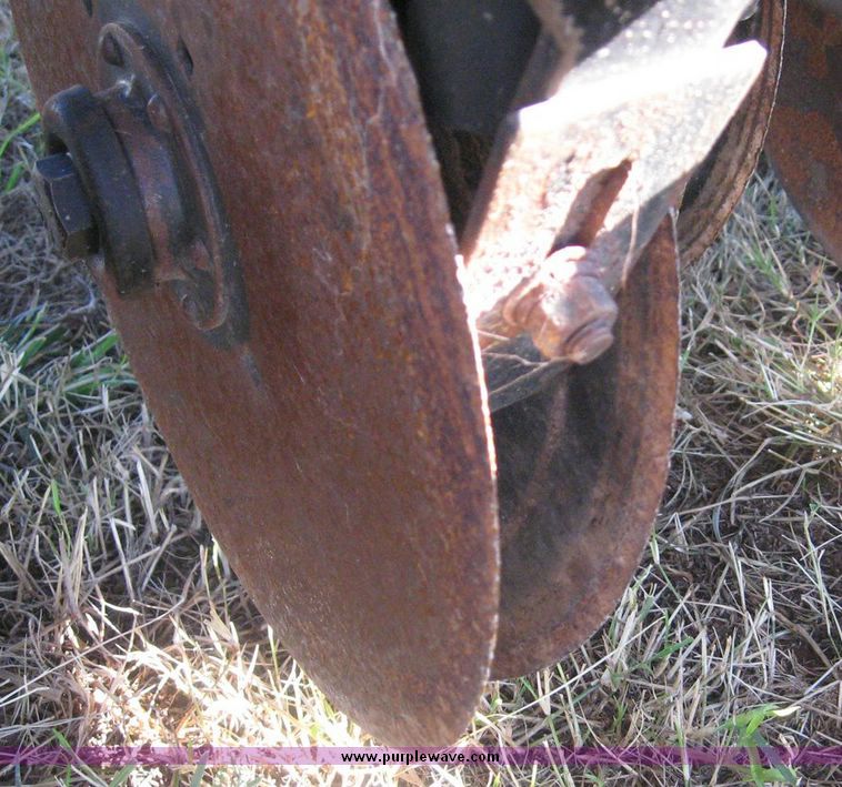 image for item 7998 Great Plains Solid Stand 10 No Till double disc drill